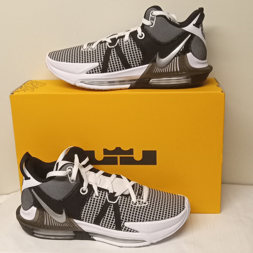 LeBron Witness 7 (M 11.5)